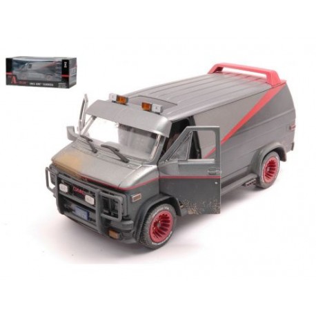 A-TEAM GMC VANDURA 1983 WHEATERED VERSION W/ BULLET HOLES 1983-87 1:24 GREENLIGHT GREEN84112 Modellino